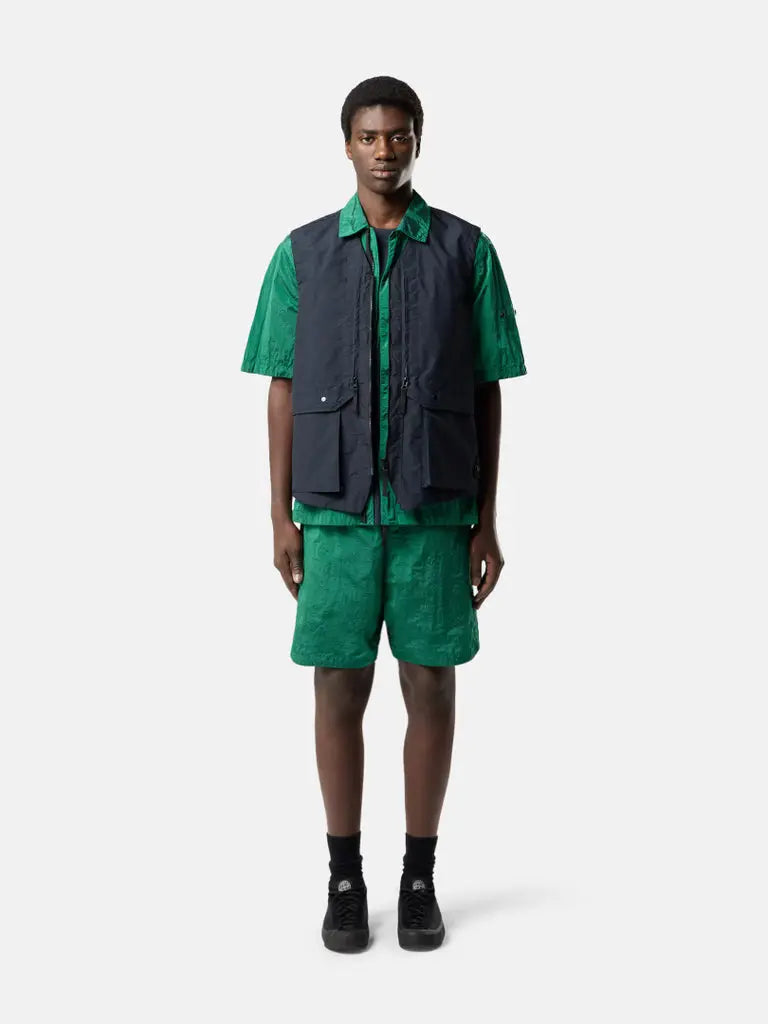 Short confectionné dans le tissu Nylon Metal de Stone Island - CALVERO