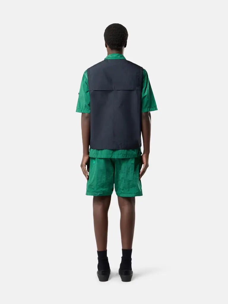Short confectionné dans le tissu Nylon Metal de Stone Island - CALVERO