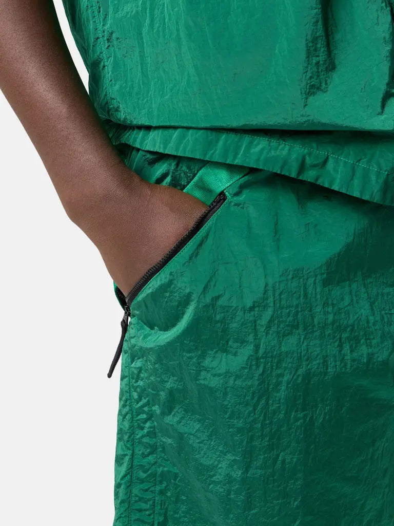 Short confectionné dans le tissu Nylon Metal de Stone Island - CALVERO