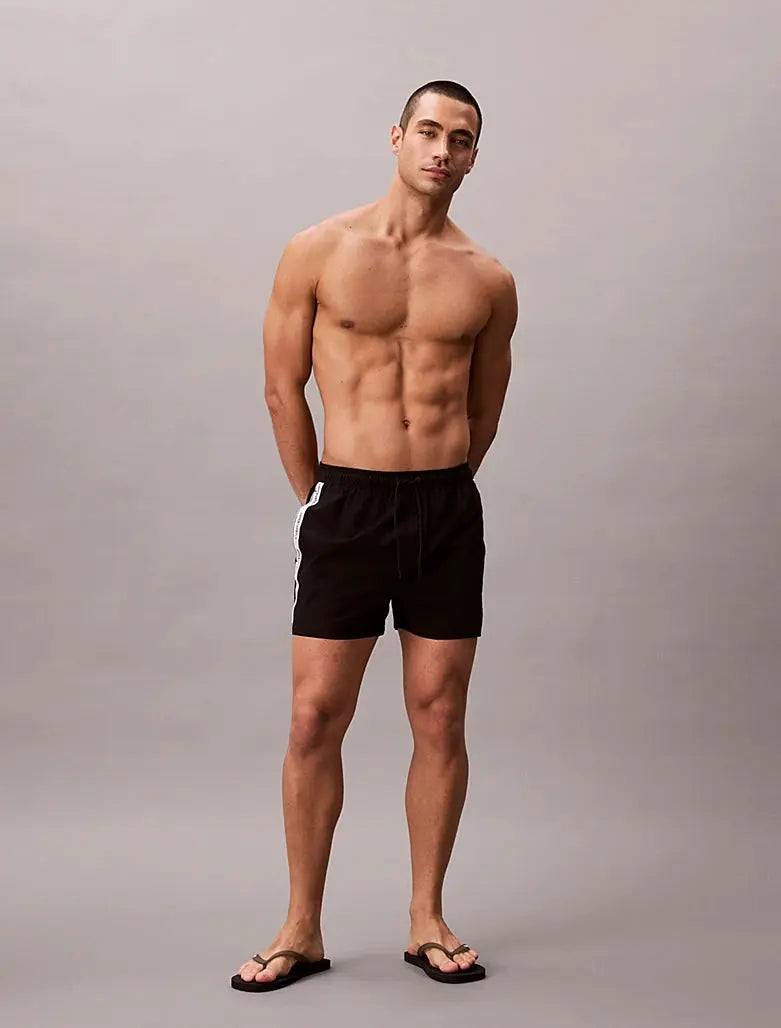 Short de bain court avec cordon de serrage - Logo Tape - CALVERO