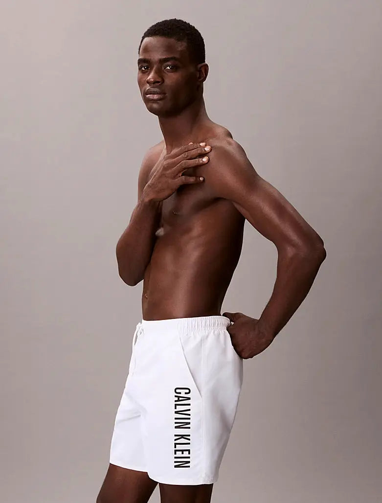 Short de bain mi-long avec cordon de serrage - Intense Power - CALVERO